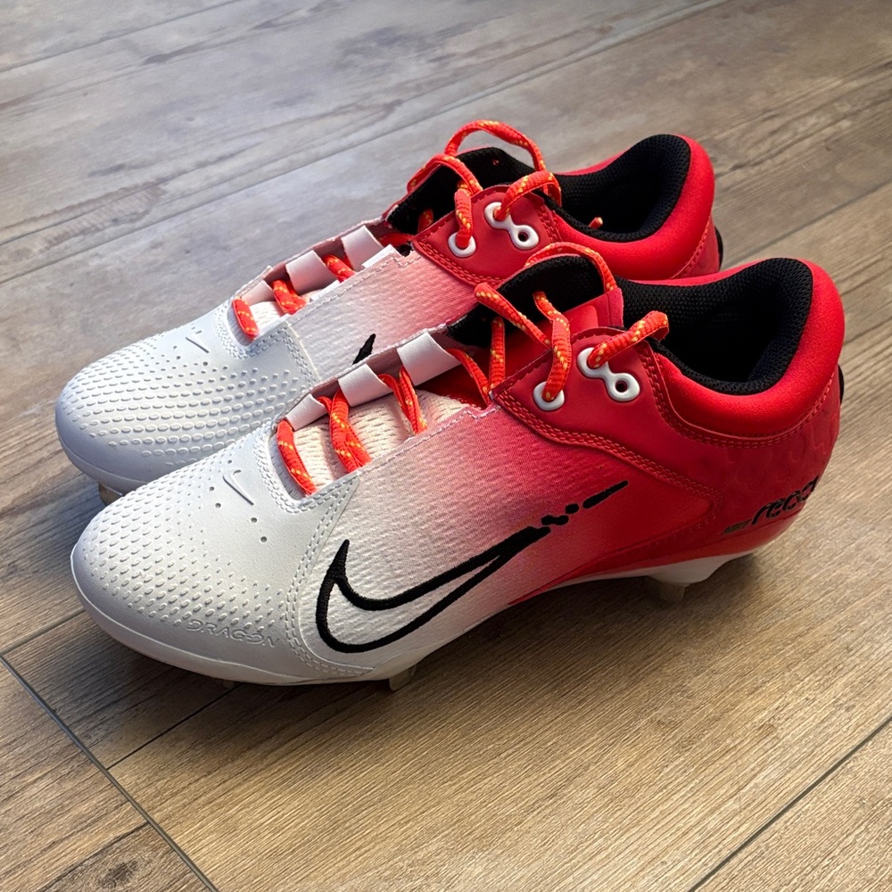 Nike Molded Softball Cleats Size 8- NEW